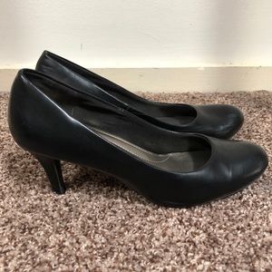 {comfort plus} black heels